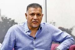 (عکس) شهرام جزایری در آغوش علی دایی!