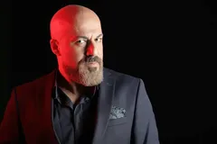 (عکس) امیر آقایی با تیی متفاوت در سریال جدید