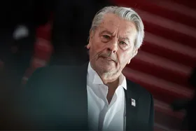 تصاویر | سفر آلن دلون به تهران و بوسه بهروزی وثوق بر صورتش