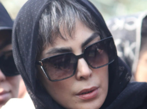 (ویدئو) گریه‌های تلخ نیلوفر شهیدی برای اسفندیار شهیدی؛ گله مندم ازت پدر