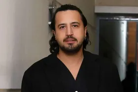 (ویدئو) حضور هنرمندان در مراسم ختم پدر مهرداد صدیقیان