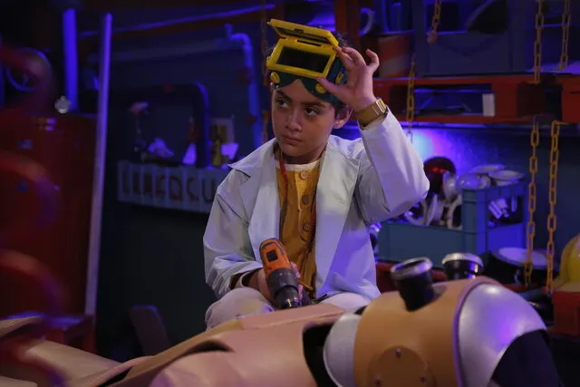 سریال نوجوان0 هتل خیلی خیلی عجیب