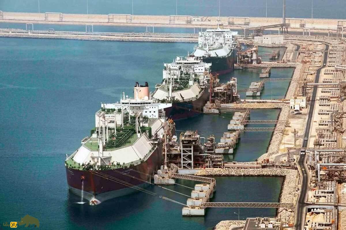 تنگه هرمز؛ طول و عرض تنگه هرمز چقدر است؟ عمیق‌ترین نقطه تنگه هرمز چند متر است؟ و چطور به گلوگاه طلایی جهان تبدیل شد؟