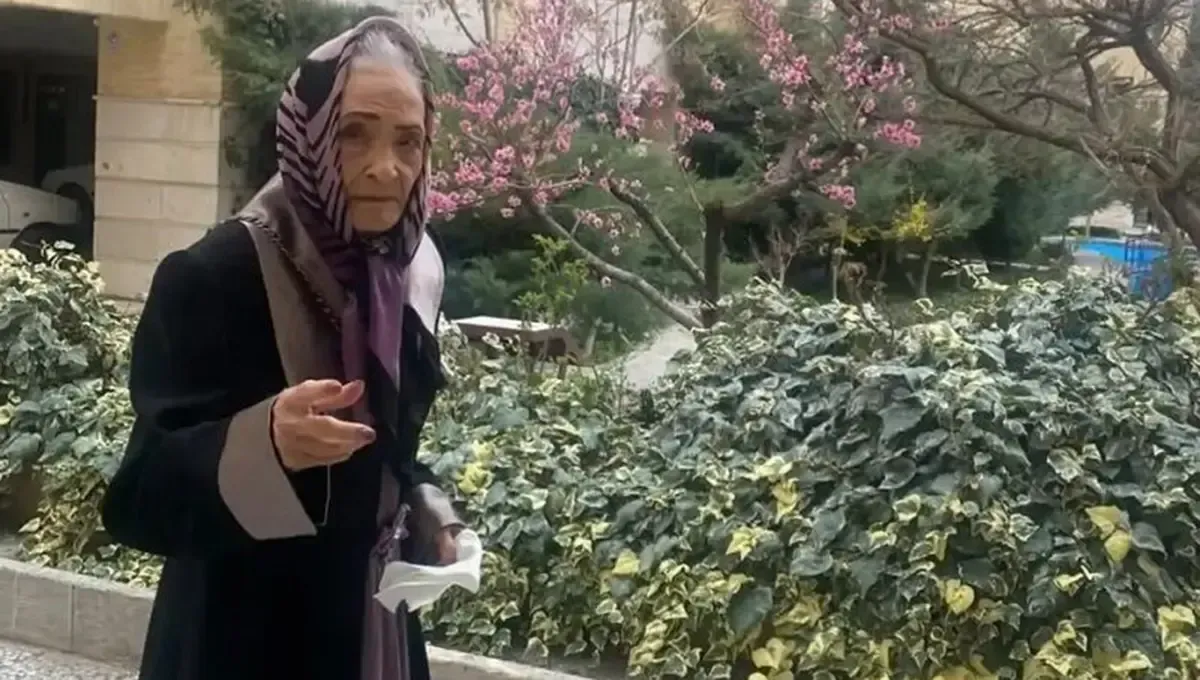 آذر عظیما (آذرمیدخت عظیما سراجپور) خواننده پیشکسوت موسیقی و همسر مرتضی حنانه آذر عظیما (آذرمیدخت عظیما سراجپور) خواننده پیشکسوت موسیقی و همسر مرتضی حنانه