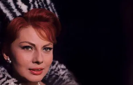 (عکس) تونل زمان؛ ثریا اسفندیاری همسر دوم محمدرضا پهلوی در تولد ۶۹ سالگی‌اش؛ سال ۸۰