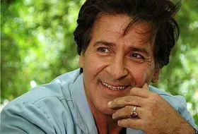 (عکس) تونل زمان؛ «ابوالفضل پورعرب» در کودکی و در کنار خواهر و مادرش در مشهد؛ دهه ۴۰