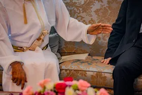 تصویر یک پاکت در دیدار علی لاریجانی با وزیر امور خارجه عمان؛ پیامی از آمریکا به ایران؟