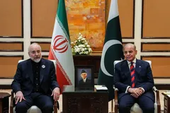 عکس | تغییر چهره قالیباف در دیدار با نخست‌وزیر پاکستان