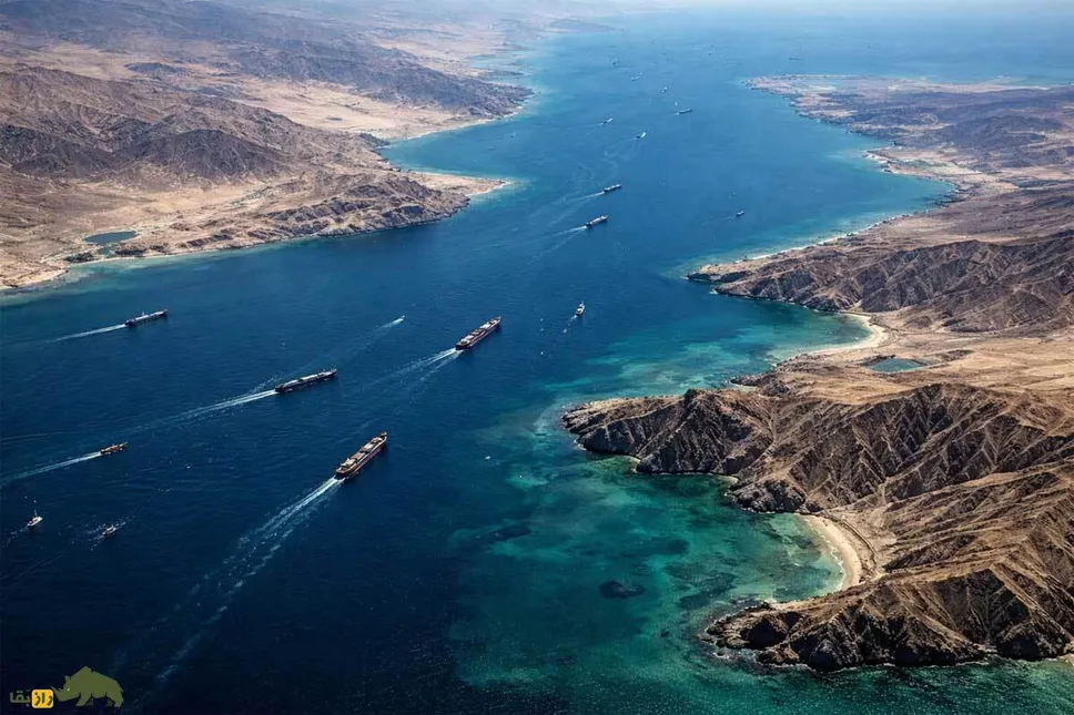 تنگه هرمز؛ طول و عرض تنگه هرمز چقدر است؟ عمیق‌ترین نقطه تنگه هرمز چند متر است؟ و چطور به گلوگاه طلایی جهان تبدیل شد؟