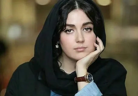 افسانه پاکرو با یک استایل کامل صورتی ظاهر شد