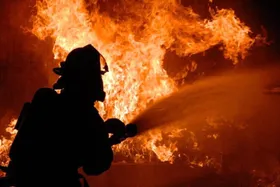 آتش‌سوزی یک برج مسکونی در خیابان اردستانی تهران