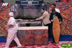 ویدئو | پختن نان توسط نجم‌الدین شریعتی وسط برنامه حسینیه معلی