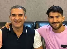 عکس‌ | سلفی عابدزاده و پسرش در آمریکا