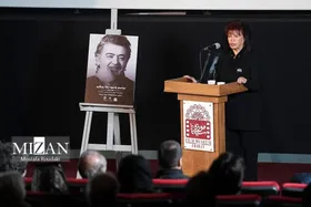 (عکس) سخنرانی مازیار لرستان در مراسم یادبود رضا رویگری