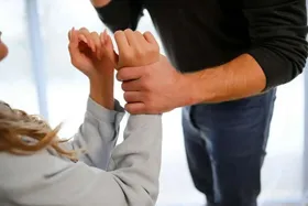 تجاوز هفت باره ناپدری به دختر ۱۵ ساله همسرش