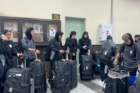 (تصاویر) تیم ملی فوتبال بانوان وارد ایران شد