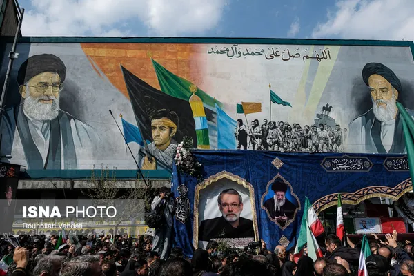 مراسم تشییع &laquo;علی لاریجانی&raquo;، &laquo;غلامرضا سلیمانی&raquo; و قهرمانان &laquo;ناو دنا&raquo;