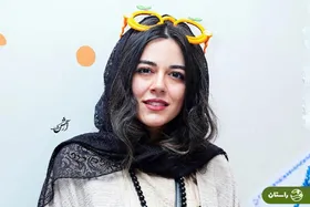 (عکس) سلفی آسانسوری ماهور الوند با تیپ قرمز