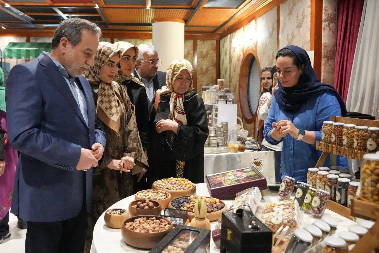 عباس عراقچی و آرزو احمدوند عباس عراقچی و آرزو احمدوند