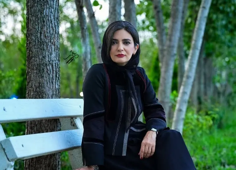لیندا کیانی با لباس مجلسی مشکی