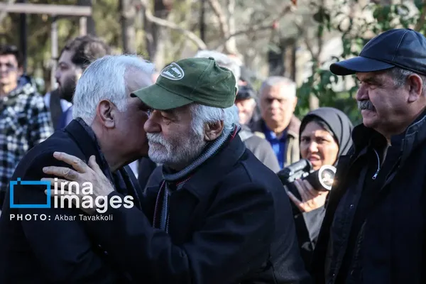 متن و حاشیه تشییع پیکر عنایت بخشی