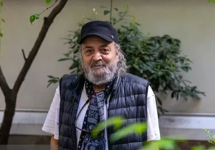 (ویدئو) خاطره سیروس مقدم از رهبر شهید انقلاب و سکانس عاشقانه پایتخت ۳