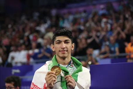 (ویدئو) آرین سلیمی قهرمان المپیک و جهان تکواندو ازدواج کرد؛ پدر آرین سلیمی: آرین هم برای ما خونه خرید و هم ماشین و نگذاشت یک ریال خرج کنیم