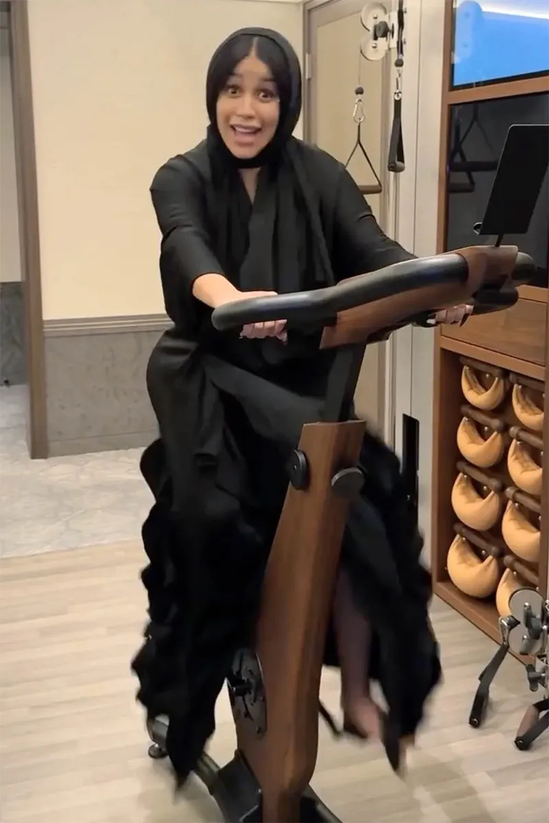 کاردی بی رپر آمریکایی در عربستان