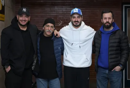 (تصاویر) نوید پورفرج، حمیدرضا آذرنگ، اشوا و پدر و مادرش پشت صحنه نمایش کلوکسونر