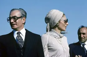 خاطرات اسدالله علم: سر شام شاهنشاه خیلی سخت به شهبانو پریدند، به طوری که من خجالت کشیدم