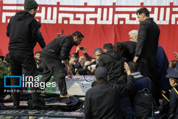 خاکسپاری پیکر شهید علی شمخانی در امامزاده صالح (ع)