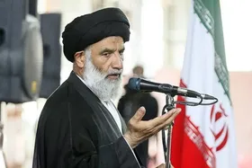 عکس جالب از امام جمعه اهواز در شرایط جنگی