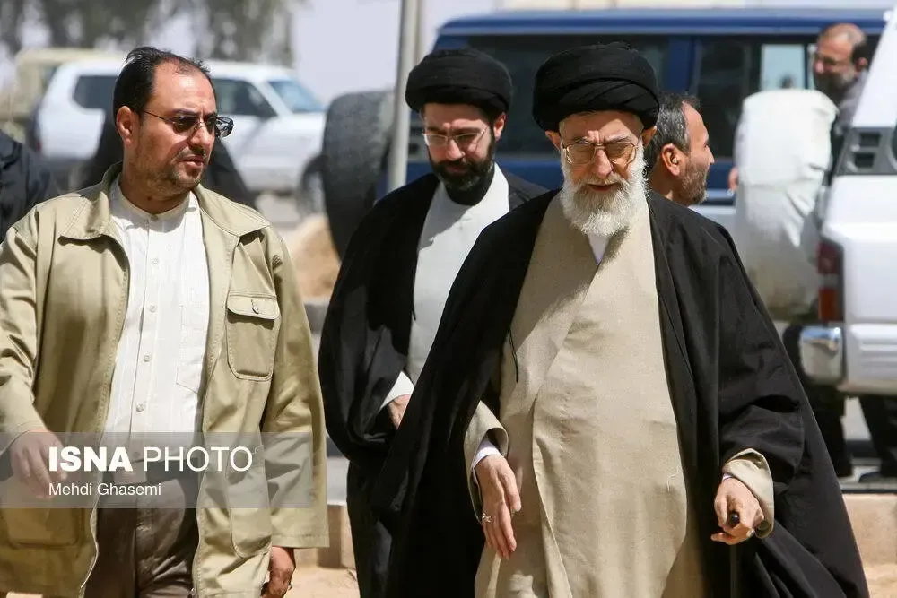 بیوگرافی سید مجتبی خامنه‌ای دومین فرزند رهبر انقلاب