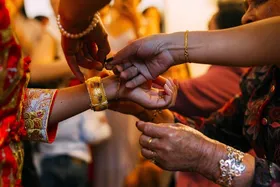 چگونه زنان قوم دای در چین از مرغ پخته برای همسریابی استفاده می‌کنند؟