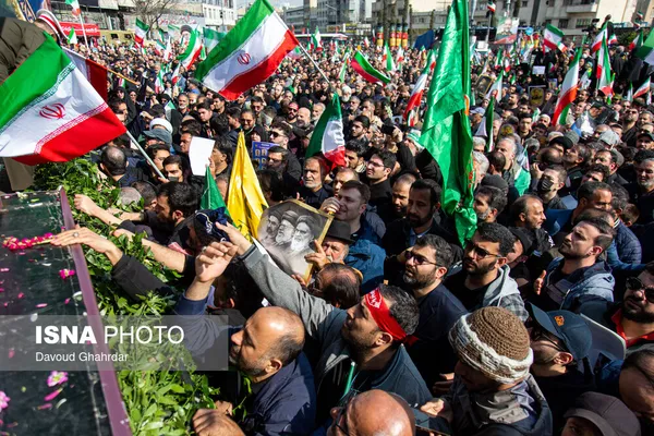 مراسم تشییع &laquo;علی لاریجانی&raquo;، &laquo;غلامرضا سلیمانی&raquo; و قهرمانان &laquo;ناو دنا&raquo;