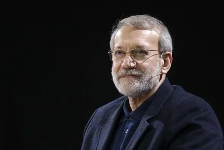 نوشته خاص بر سنگ مزار شهید علی لاریجانی