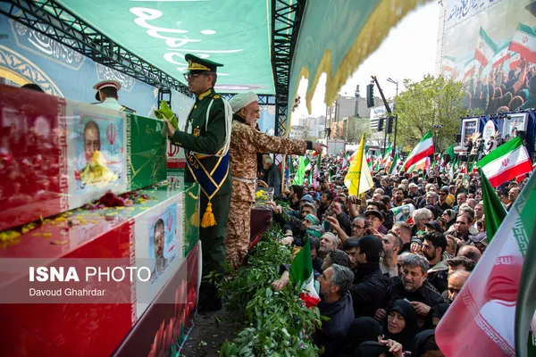 مراسم تشییع &laquo;علی لاریجانی&raquo;، &laquo;غلامرضا سلیمانی&raquo; و قهرمانان &laquo;ناو دنا&raquo;