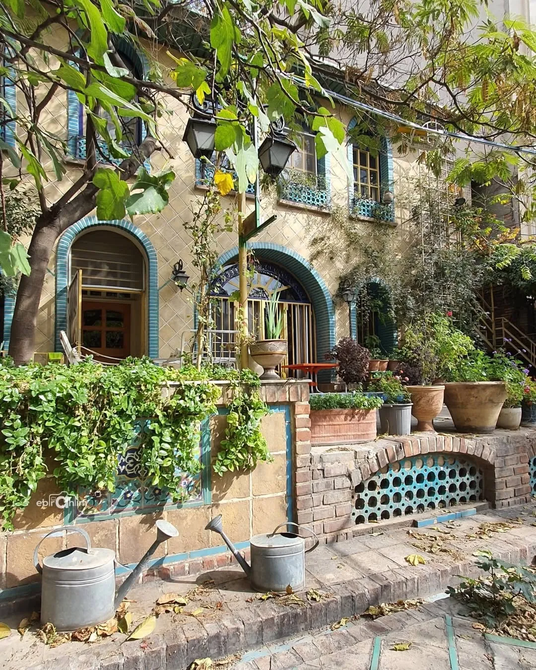 اقبال واحدی مجری تلویزیون و خانه لوکسش اقبال واحدی مجری تلویزیون و خانه لوکسش