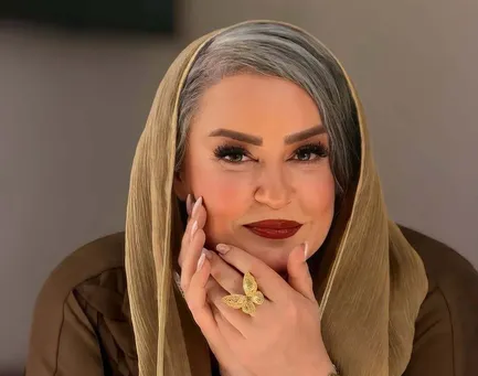 (عکس) استایل متفاوت نعیمه نظام‌دوست با اکسسوری‌های طلایی در کنسرت