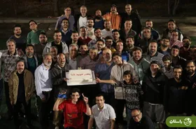 تصاویر | فردوسی‌پور سورپرایز شد؛ جمله معروف روی کیک تولد ۵۰ سالگی