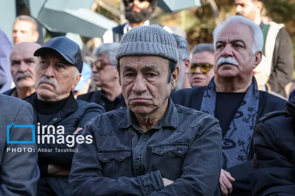 متن و حاشیه تشییع پیکر عنایت بخشی