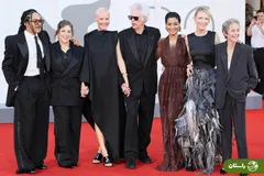 (تصاویر) جیم جارموش، کیت بلانشت و دیگر عوامل فیلم «پدر، مادر، خواهر و برادر» روی فرش قرمز کنار هم