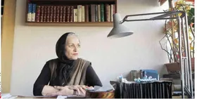 (ویدئو) مهشید نونهالی؛ خواهر بزرگ‌تر رویا دلیل کتابی حرف زدن رویا نونهالی را بیان می‌کند