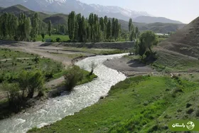 تصویری جالب از چشمه‌اعلای دماوند در سال ۱۳۱۷ که زمین شناس آمریکایی گرفته است