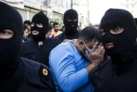 (ویدئو) زمینگیر شدن سرکرده اوباش محله پیروزی تهران توسط پلیس