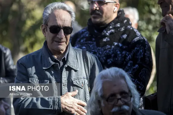 متن و حاشیه تشییع پیکر عنایت بخشی