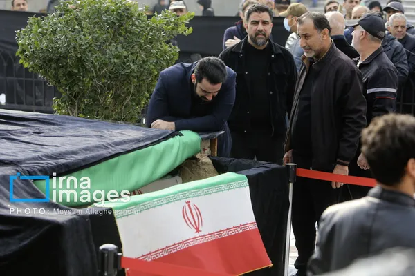 خاکسپاری پیکر شهید علی شمخانی در امامزاده صالح (ع)