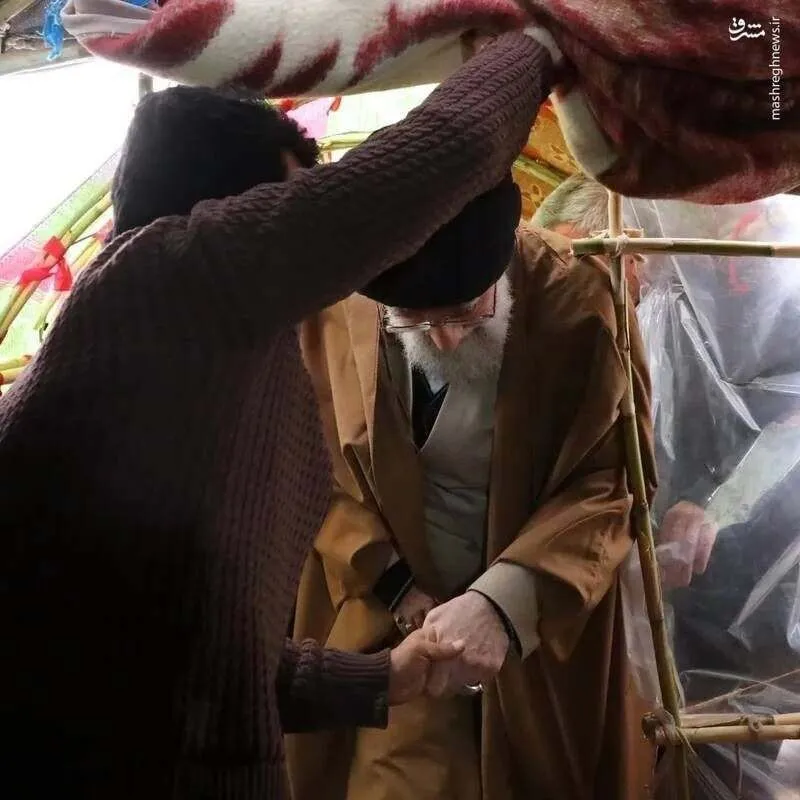 رهبر انقلاب و سید مجتبی خامنه ای