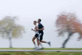 دویدن چه فوایدی دارد و چرا باعث شادی می‌شود؟