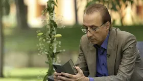 (ویدئو) اجرای آهنگ «پوست شیر» ابی توسط محمدرضا حیاتی روی آنتن تلویزیون